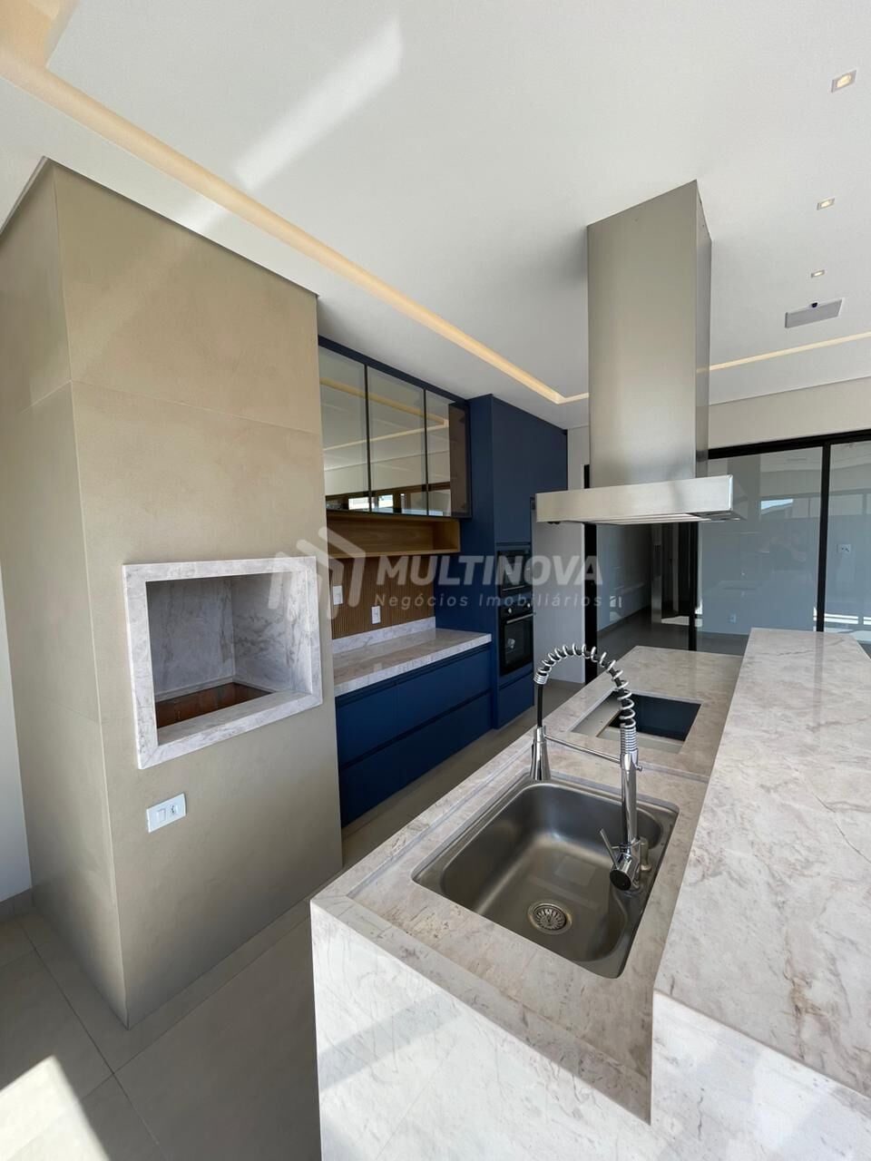 Casa de Condomínio com 3 quartos à venda, 223m² — foto 12 de 36