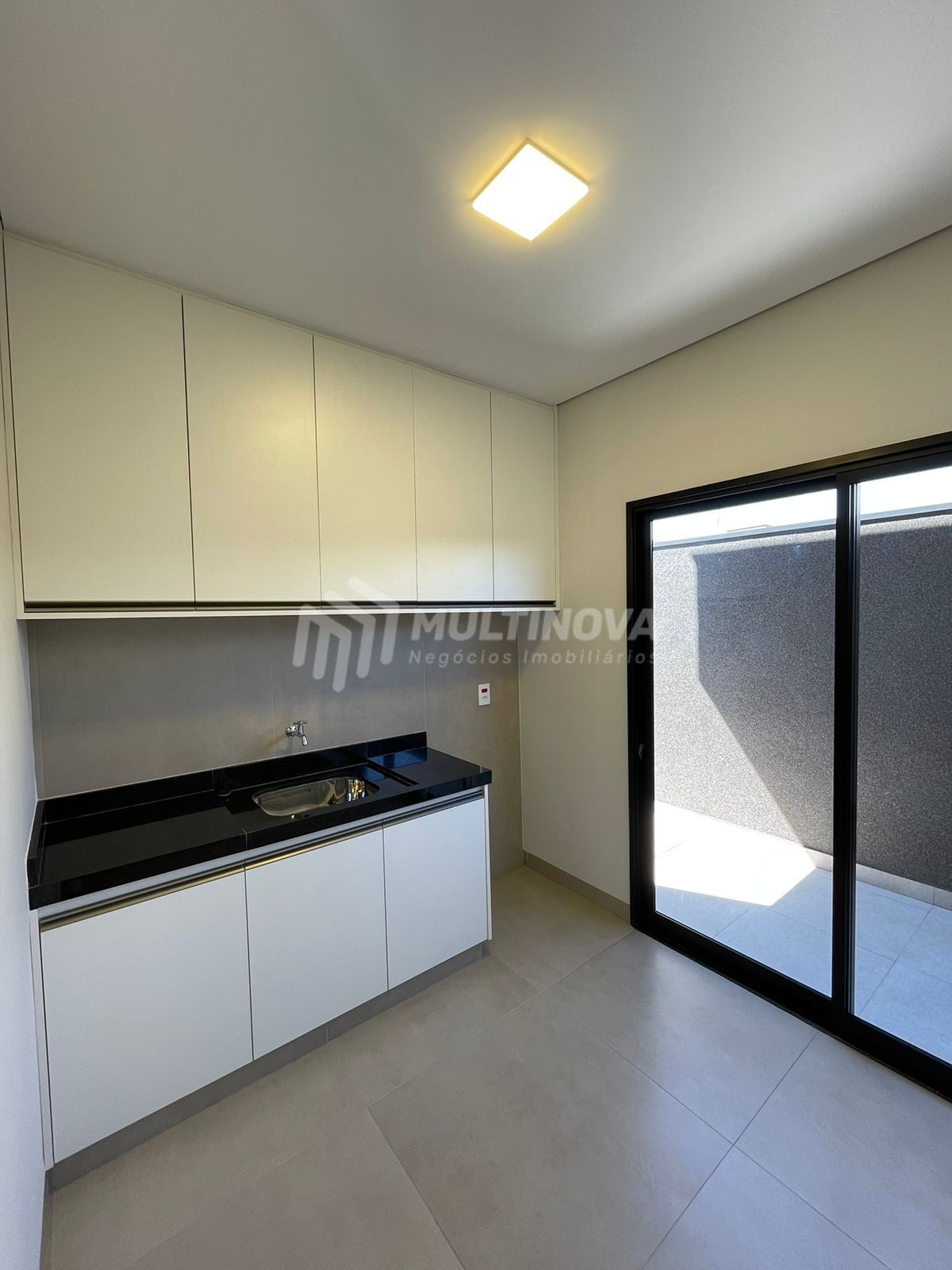 Casa de Condomínio com 3 quartos à venda, 223m² — foto 4 de 36