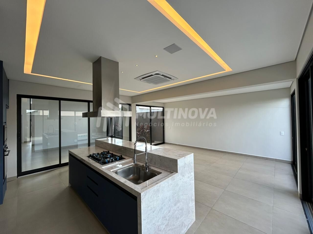 Casa de Condomínio com 3 quartos à venda, 223m² — foto 13 de 36