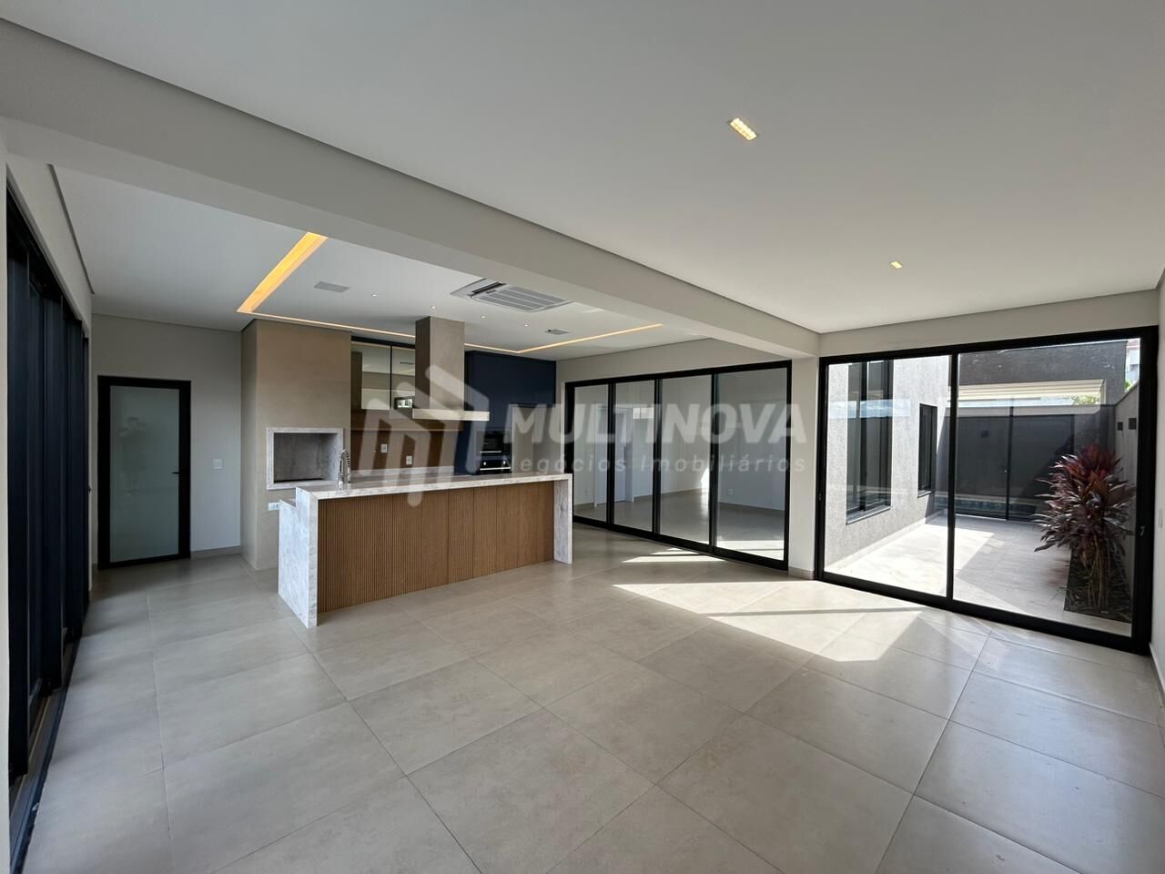 Casa de Condomínio com 3 quartos à venda, 223m² — foto 15 de 36