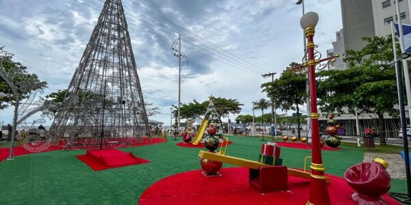 Balneário Camboriú finaliza decoração com 2,5 milhões de luzes para o Natal - Novembro