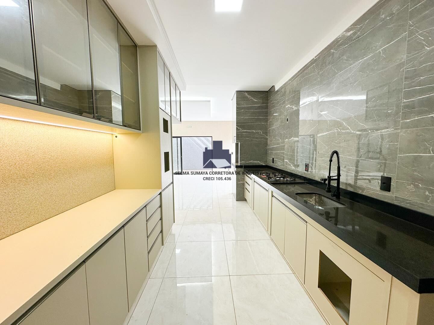 Casa de Condomínio com 3 quartos à venda, 240m² — foto 14 de 20