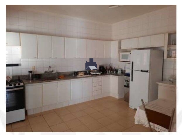 Casa com 3 quartos à venda, 250m² — foto 4 de 8
