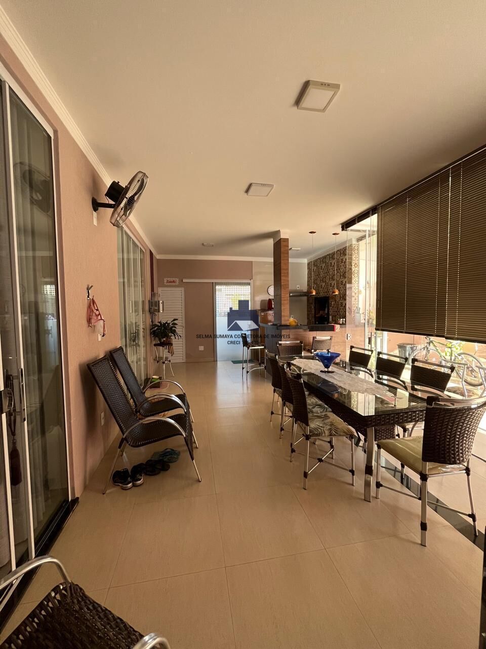 Casa de Condomínio com 3 quartos à venda, 240m² — foto 4 de 35