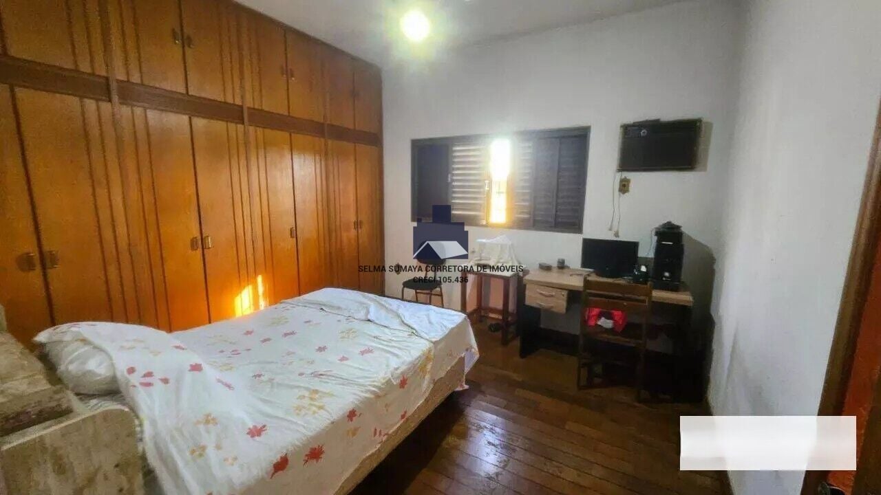 Casa com 3 quartos à venda, 304m² — foto 18 de 20