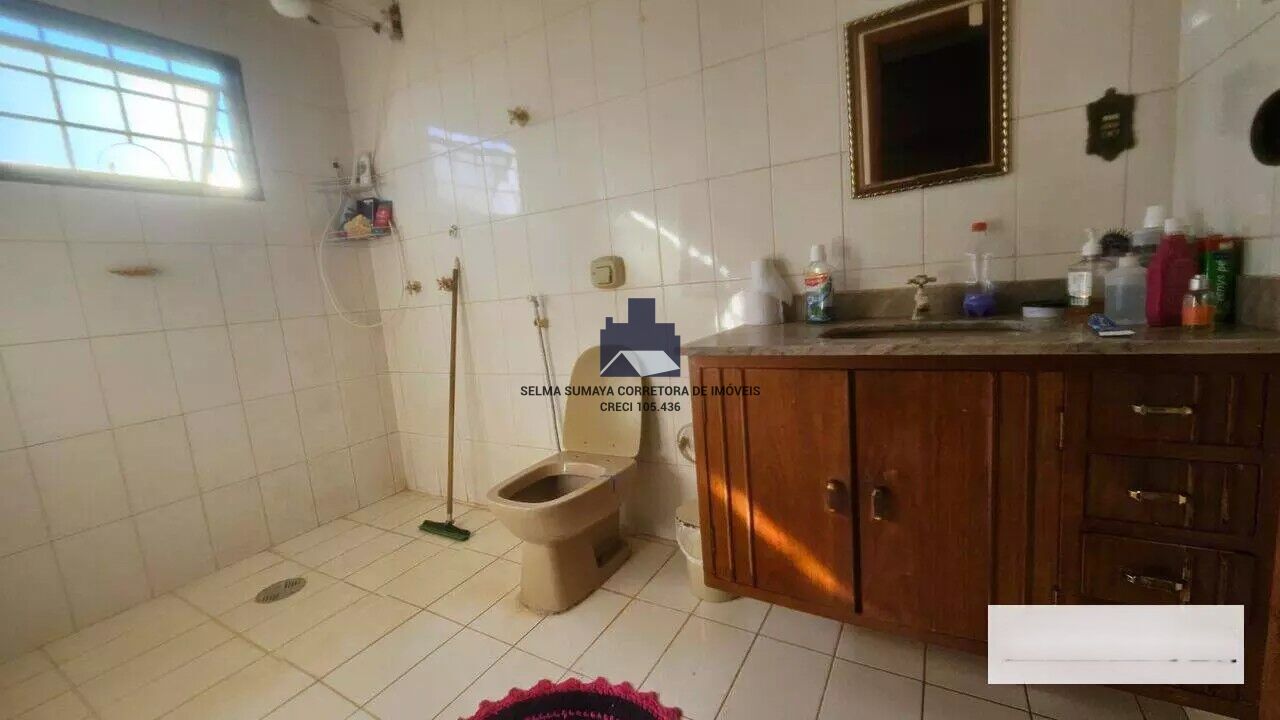 Casa com 3 quartos à venda, 304m² — foto 16 de 20