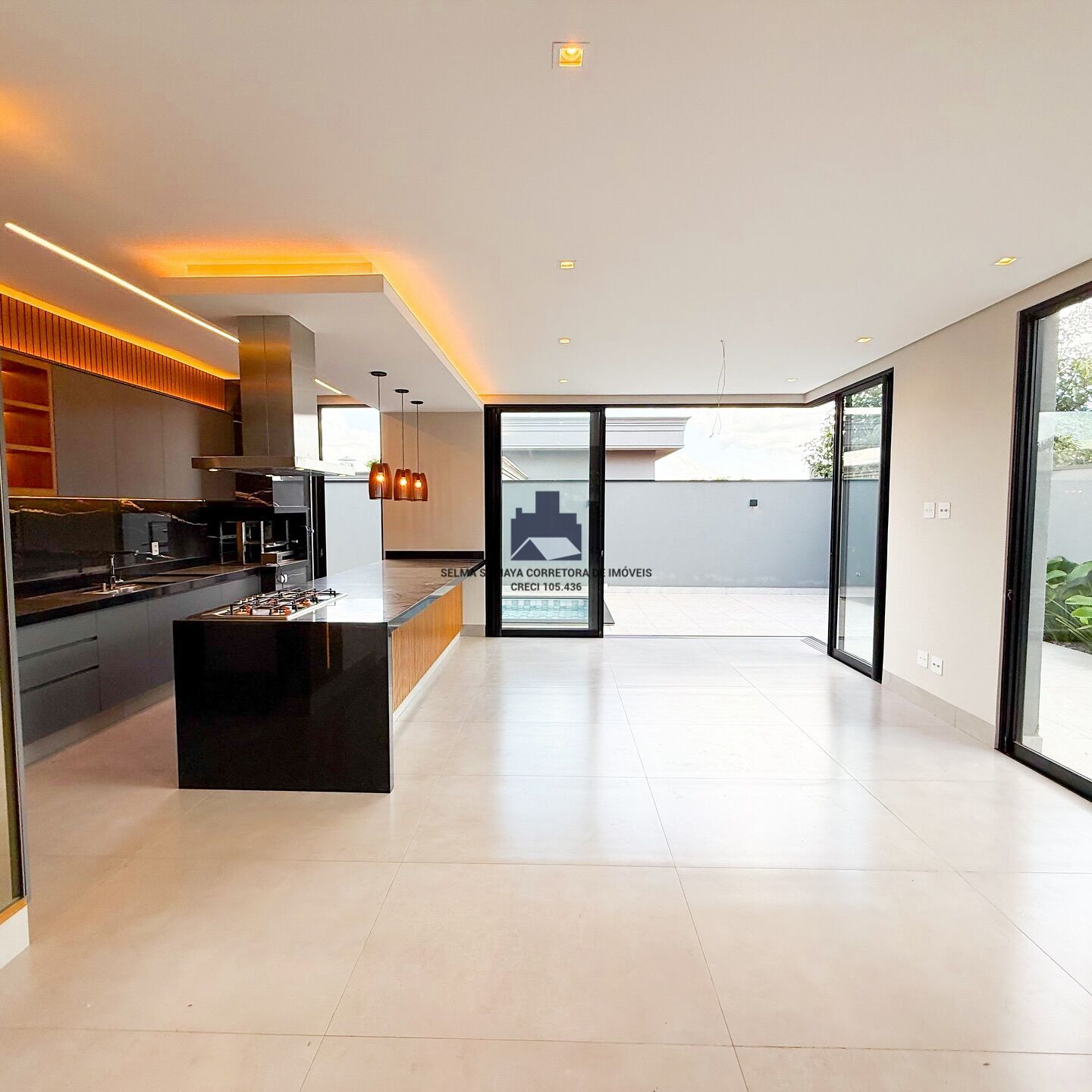 Casa de Condomínio com 3 quartos à venda, 260m² — foto 13 de 18