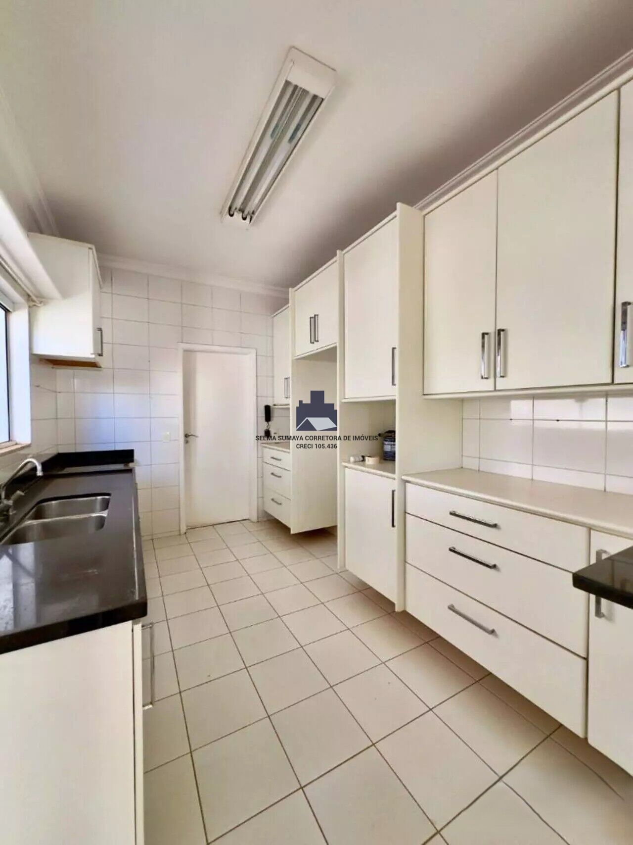 Casa de Condomínio com 3 quartos à venda, 240m² — foto 17 de 18
