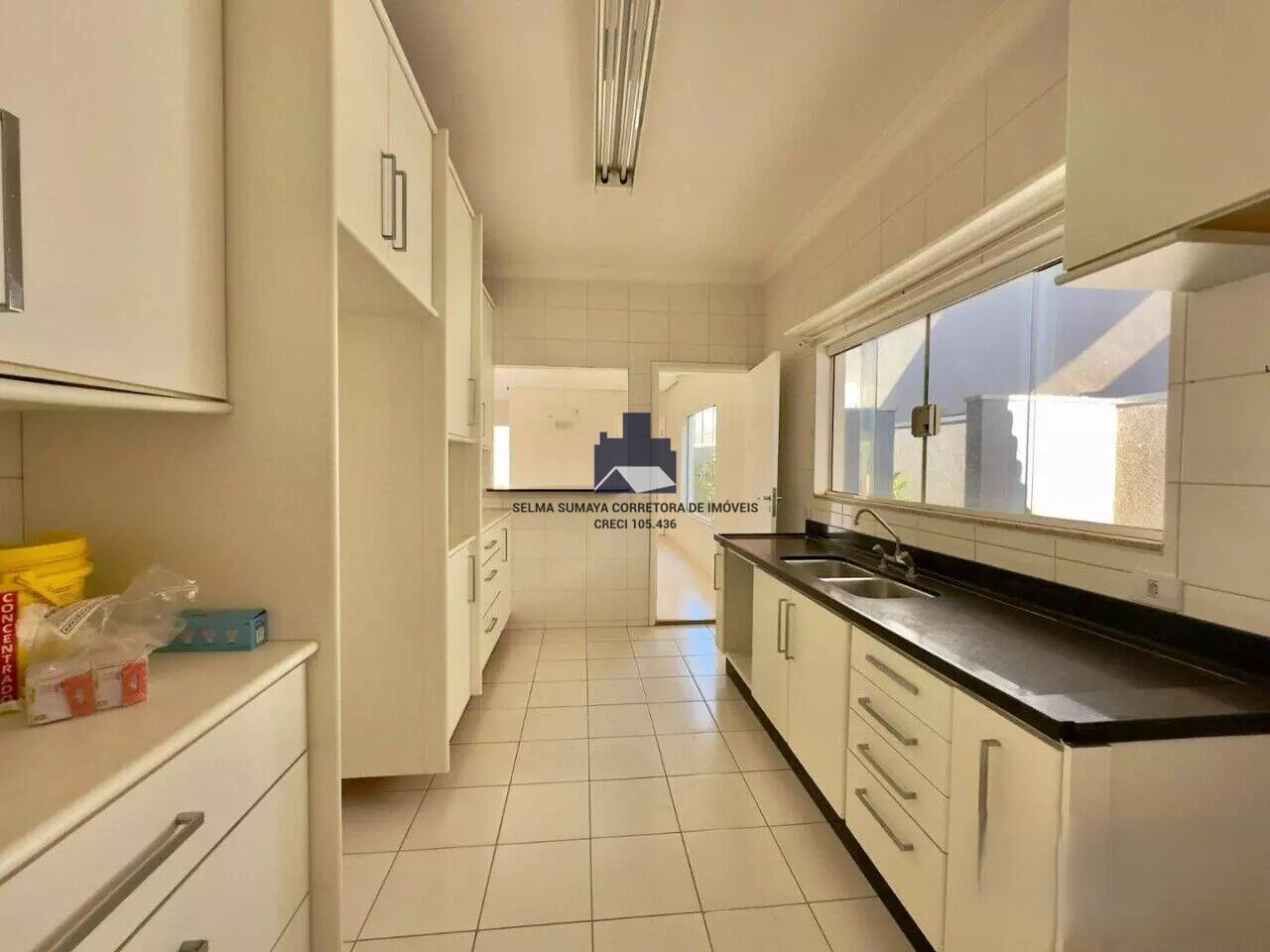 Casa de Condomínio com 3 quartos à venda, 240m² — foto 14 de 18