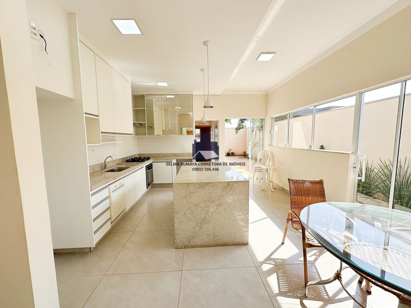 Casa de Condomínio com 3 quartos à venda, 189m² — foto 4 de 10