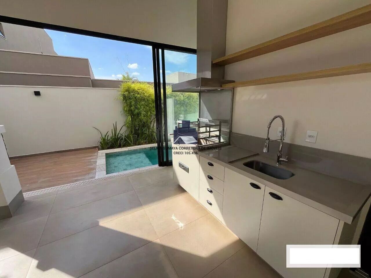Casa de Condomínio com 3 quartos à venda, 250m² — foto 17 de 18