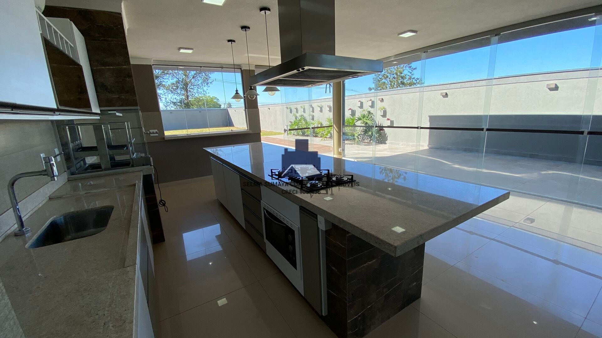 Casa de Condomínio com 4 quartos à venda, 285m² — foto 13 de 33