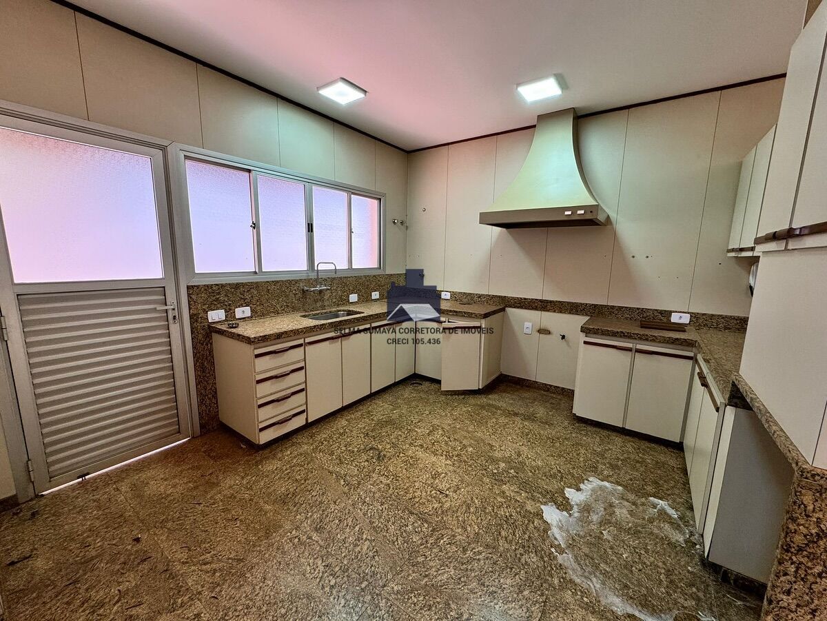 Casa de Condomínio com 4 quartos à venda, 573m² — foto 4 de 17