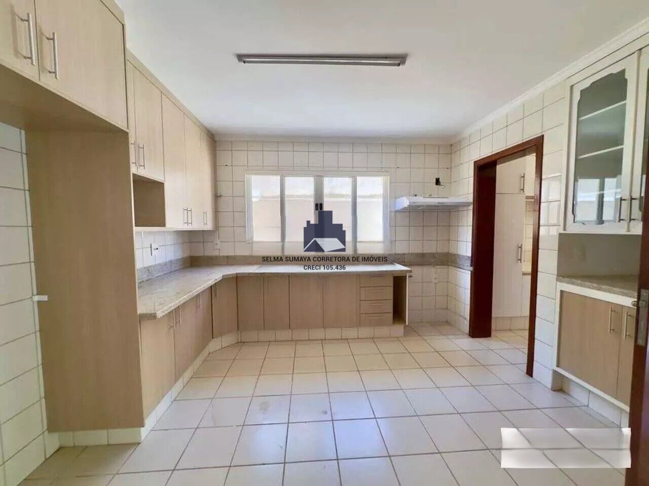 Casa de Condomínio com 3 quartos à venda, 220m² — foto 15 de 19