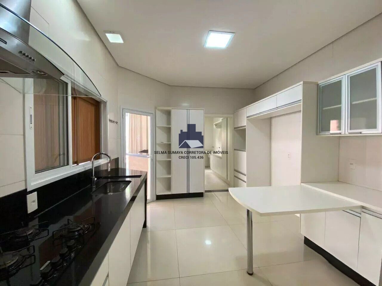 Casa de Condomínio com 4 quartos à venda, 301m² — foto 17 de 21