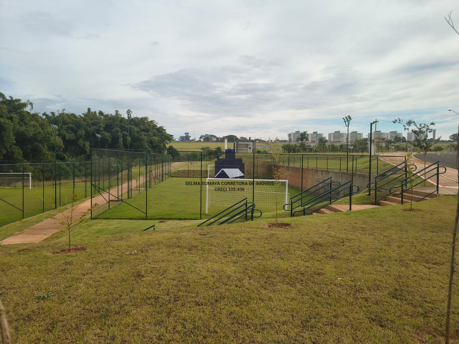 Terreno / Lote / Condomínio à venda, 243m² — foto 13 de 14