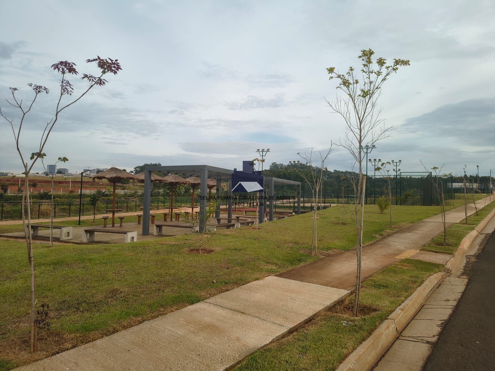 Terreno / Lote / Condomínio à venda, 243m² — foto 12 de 14