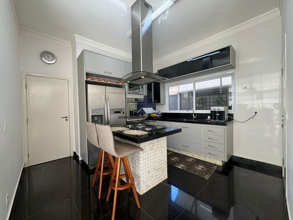 Casa de Condomínio com 3 quartos à venda, 239m² — foto 7 de 19