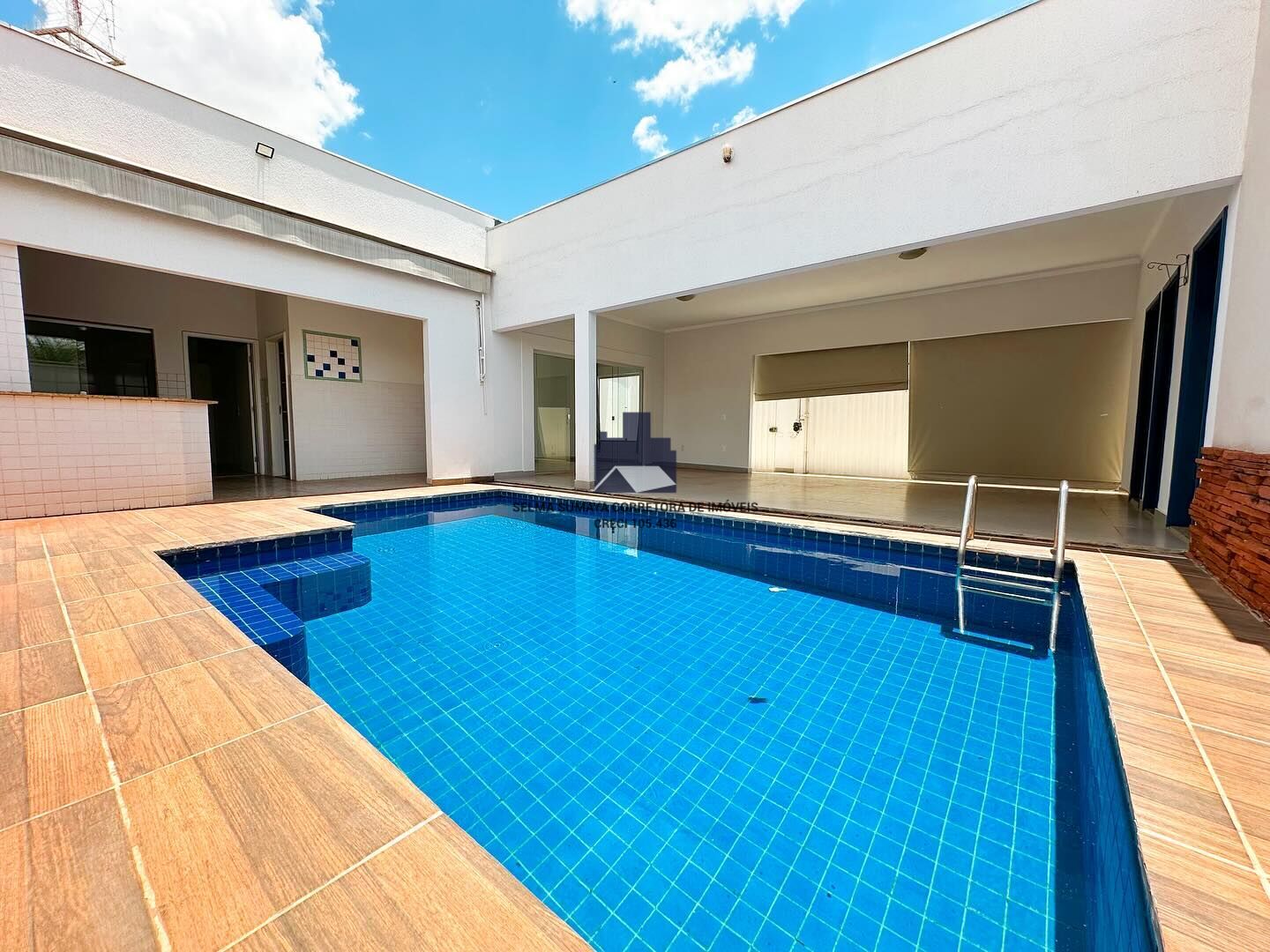 Casa de Condomínio com 3 quartos à venda, 215m² — foto 4 de 18