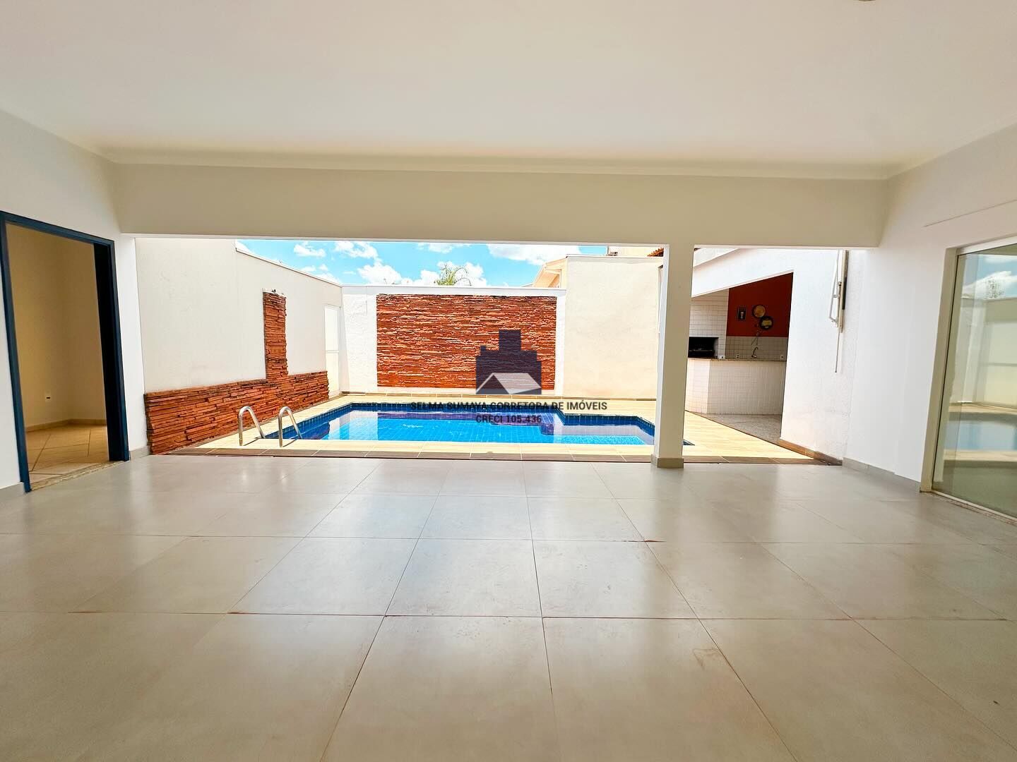 Casa de Condomínio com 3 quartos à venda, 215m² — foto 8 de 18