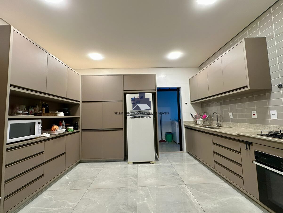 Casa de Condomínio com 4 quartos à venda, 219m² — foto 10 de 20