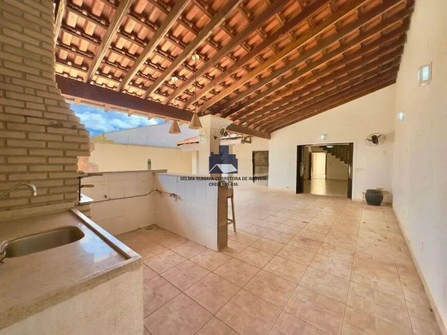 Casa com 3 quartos à venda, 224m² — foto 16 de 18