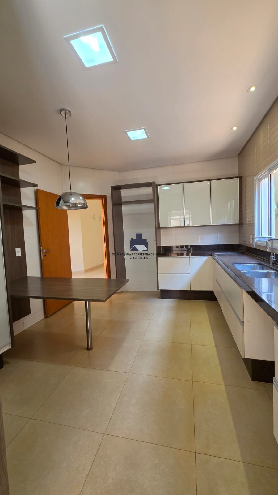 Casa de Condomínio com 3 quartos à venda, 250m² — foto 7 de 41