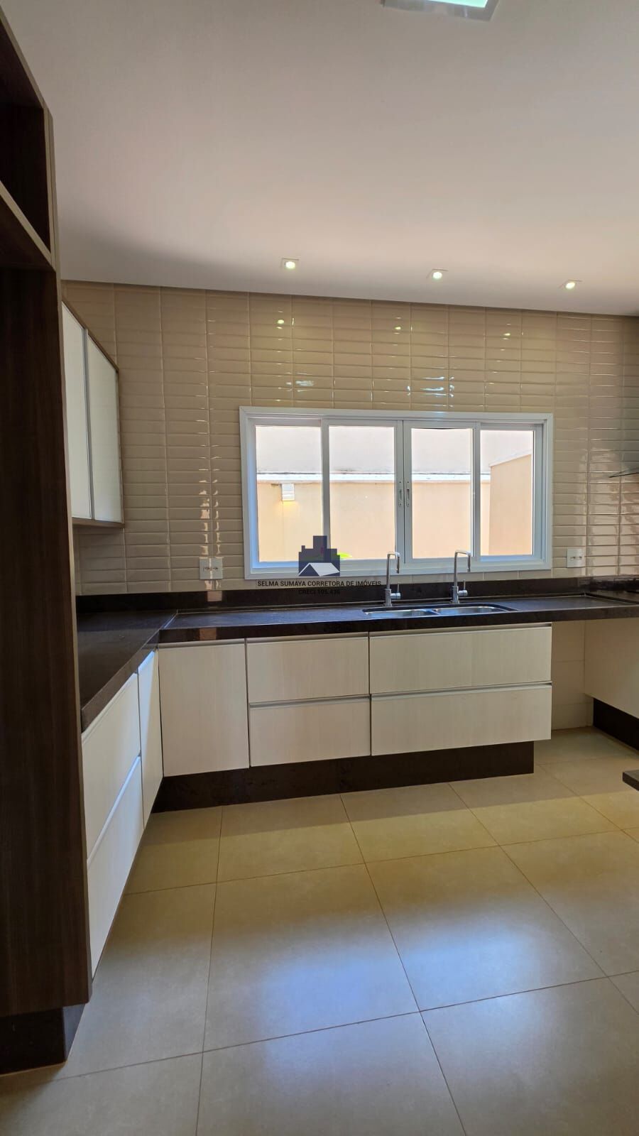 Casa de Condomínio com 3 quartos à venda, 250m² — foto 12 de 41