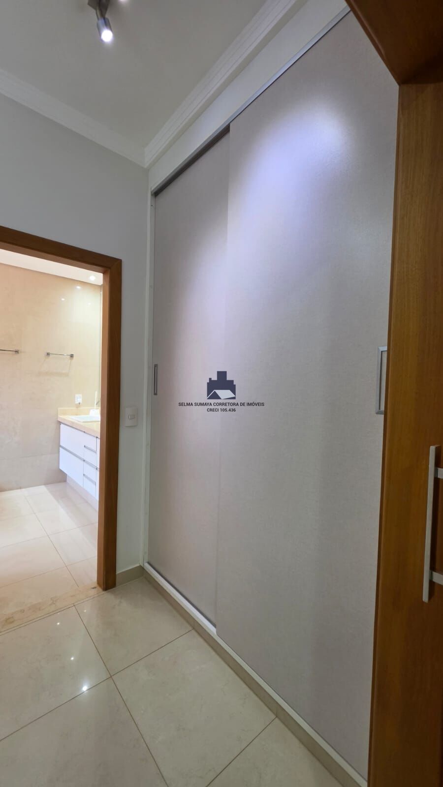 Casa de Condomínio com 3 quartos à venda, 250m² — foto 17 de 41