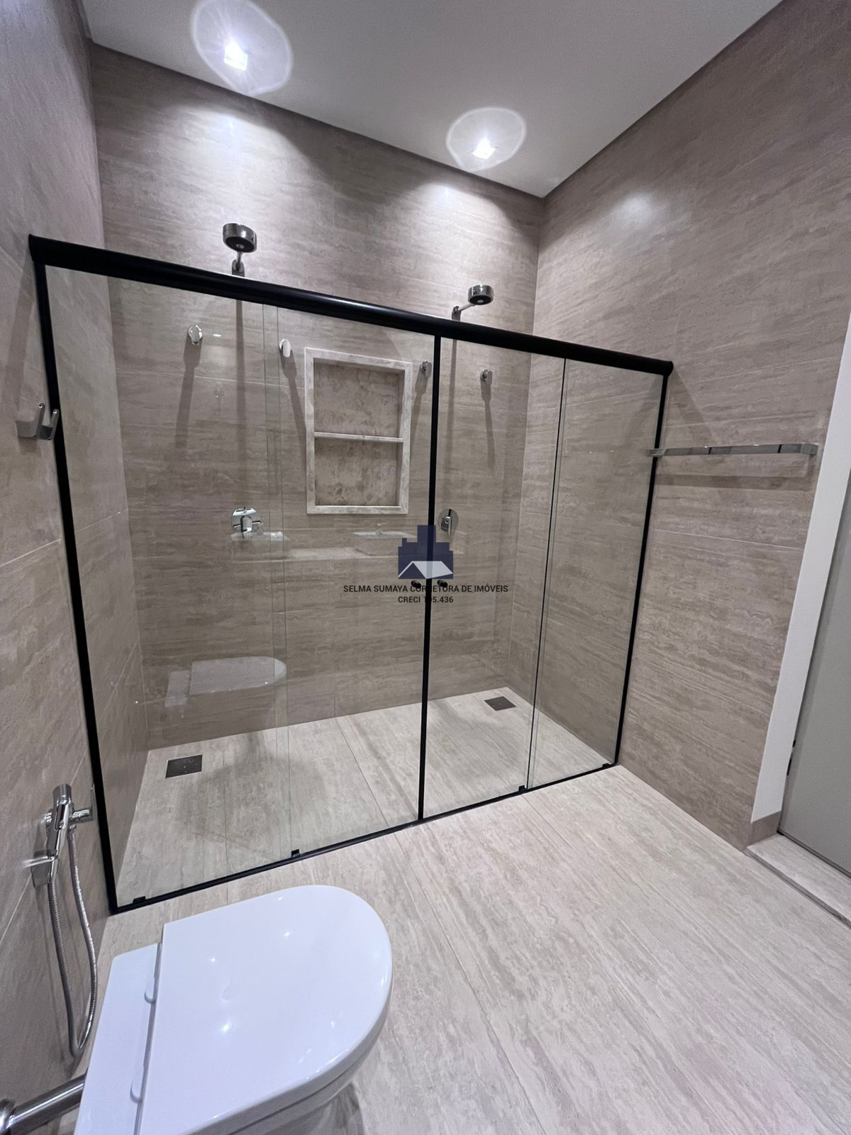 Casa de Condomínio com 3 quartos à venda, 240m² — foto 11 de 33