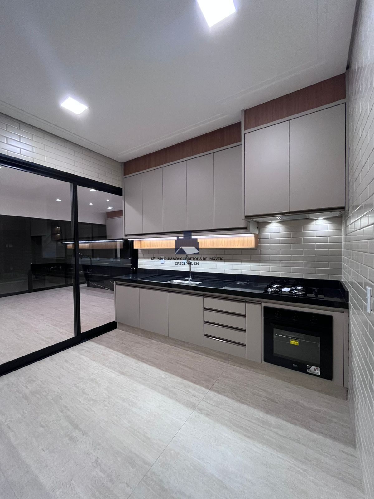 Casa de Condomínio com 3 quartos à venda, 240m² — foto 8 de 33