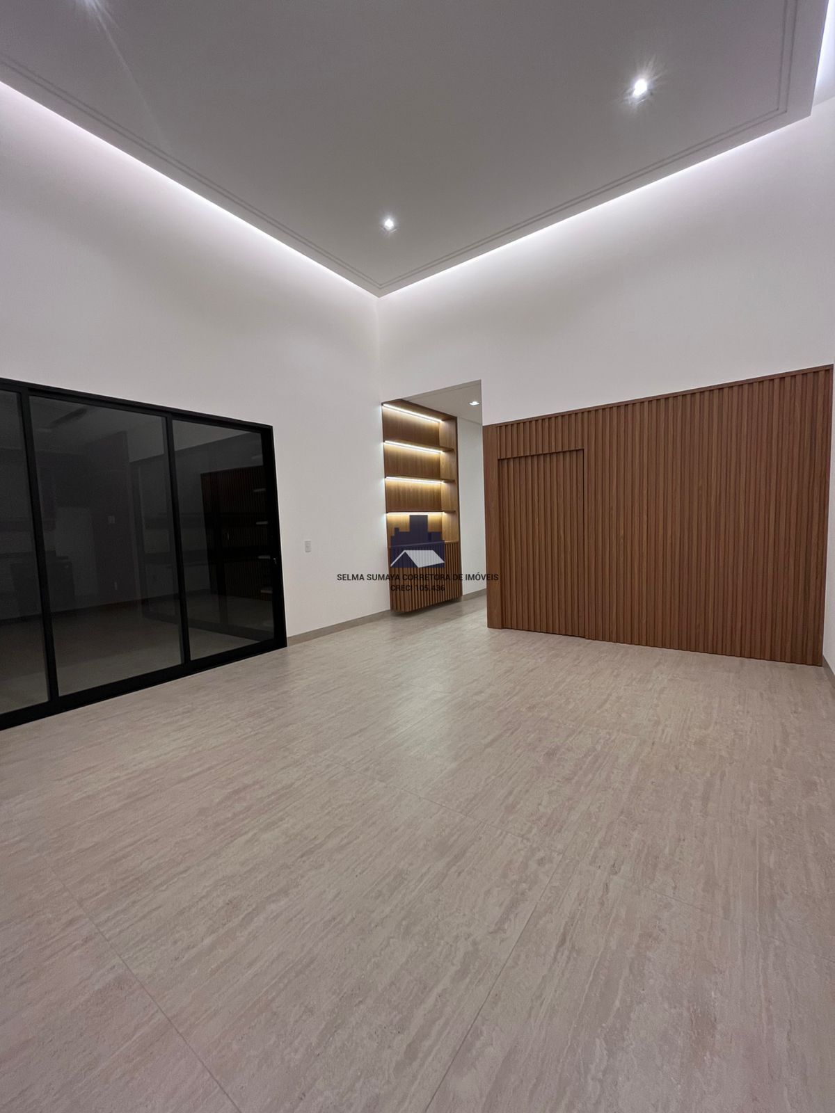 Casa de Condomínio com 3 quartos à venda, 240m² — foto 4 de 33