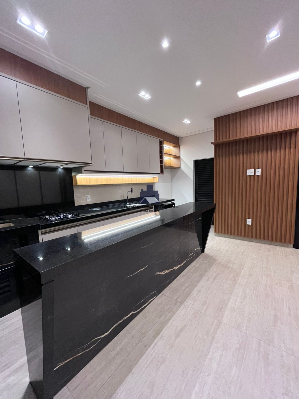 Casa de Condomínio com 3 quartos à venda, 240m² — foto 17 de 33