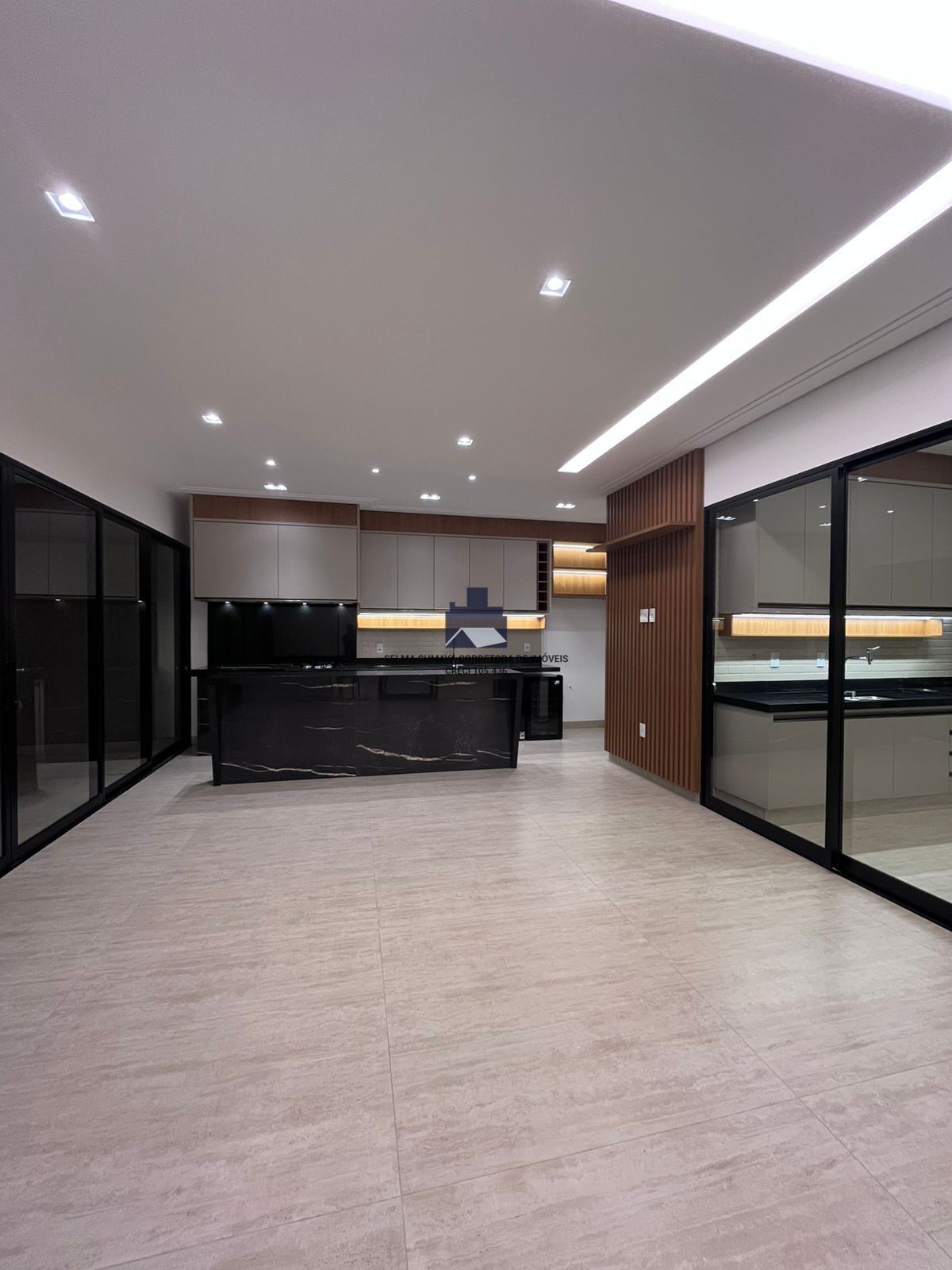 Casa de Condomínio com 3 quartos à venda, 240m² — foto 5 de 33