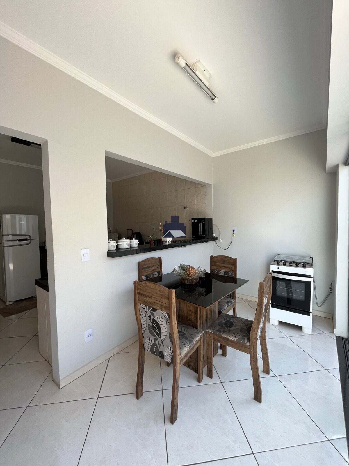 Casa com 3 quartos à venda, 236m² — foto 8 de 12