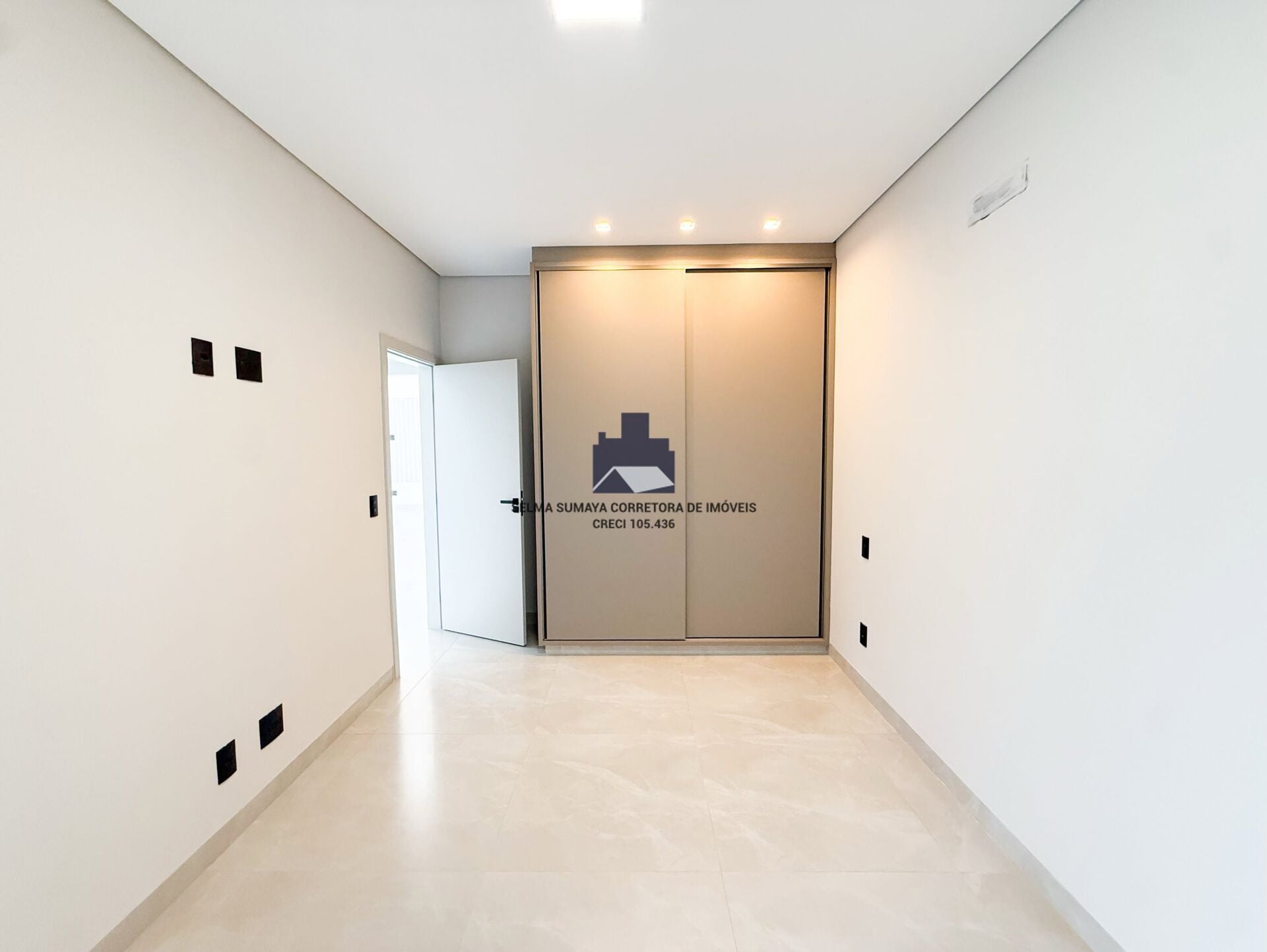 Casa de Condomínio com 3 quartos à venda, 180m² — foto 15 de 19