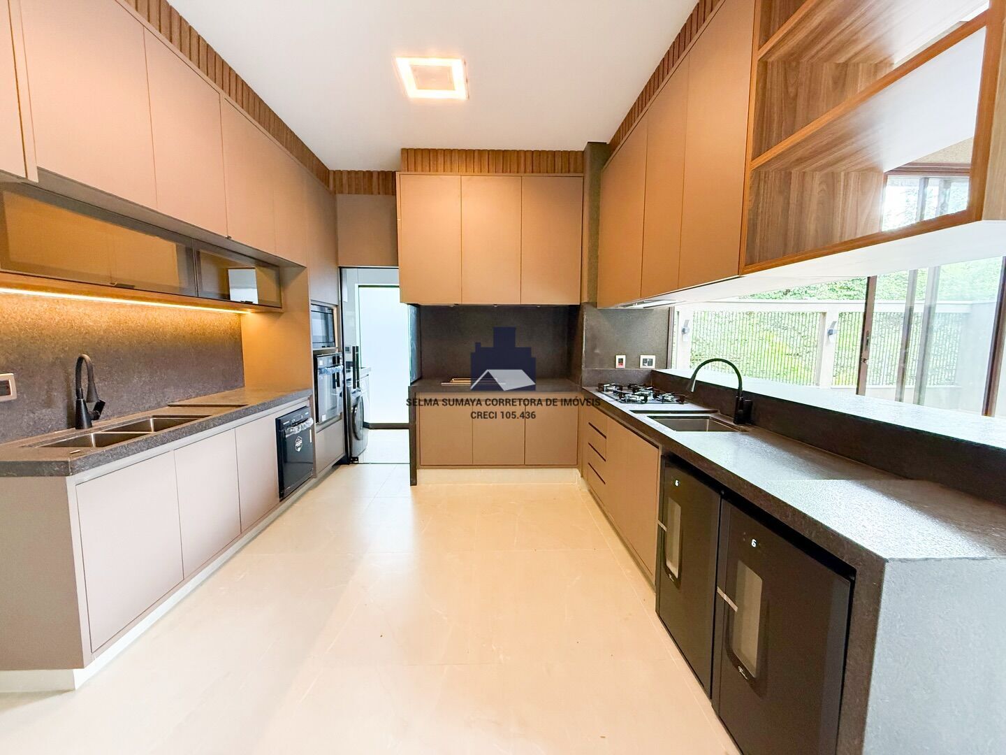 Casa de Condomínio com 3 quartos à venda, 220m² — foto 9 de 20