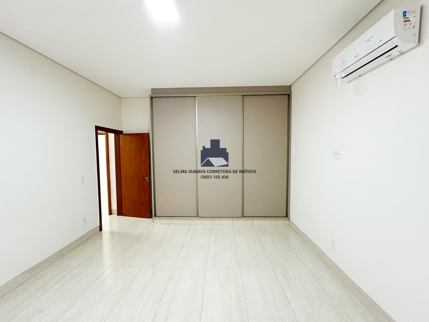 Casa de Condomínio com 3 quartos à venda, 257m² — foto 18 de 21