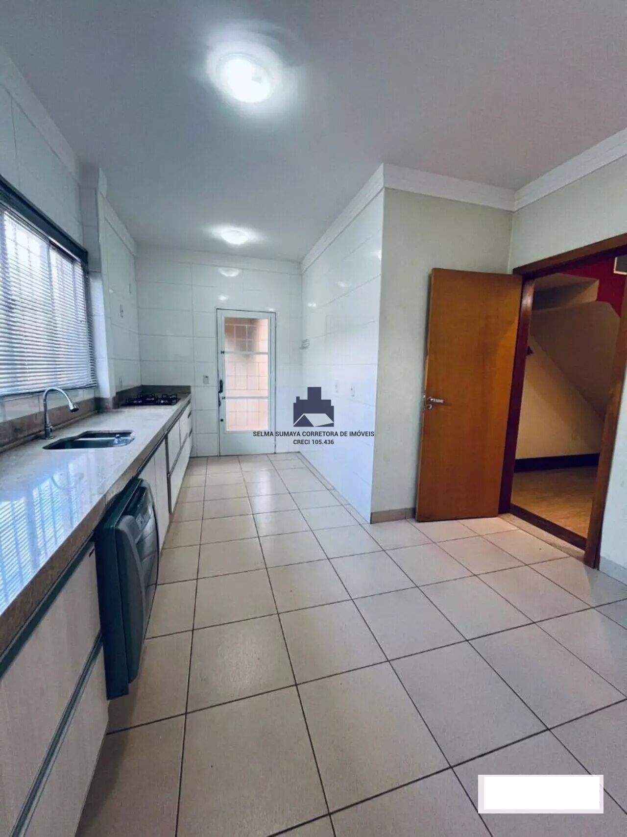 Casa com 3 quartos à venda, 232m² — foto 5 de 25