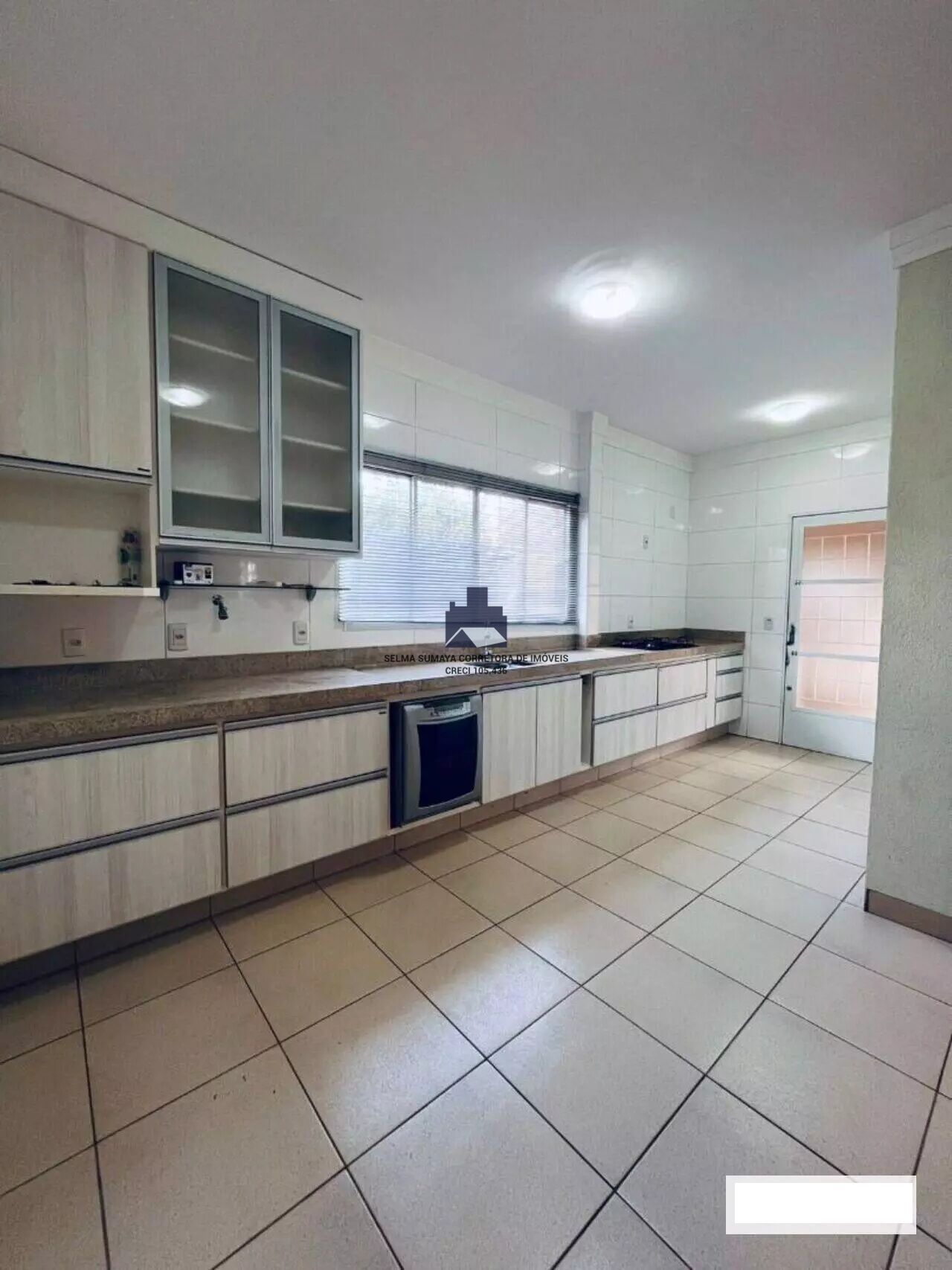 Casa com 3 quartos à venda, 232m² — foto 15 de 25