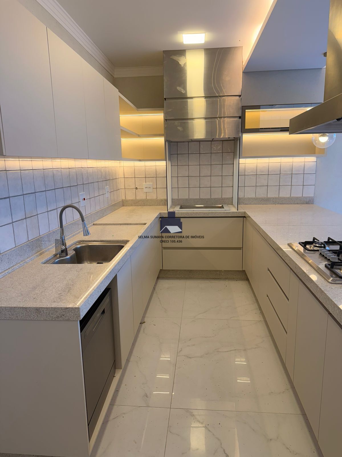 Casa de Condomínio com 3 quartos à venda, 254m² — foto 18 de 28