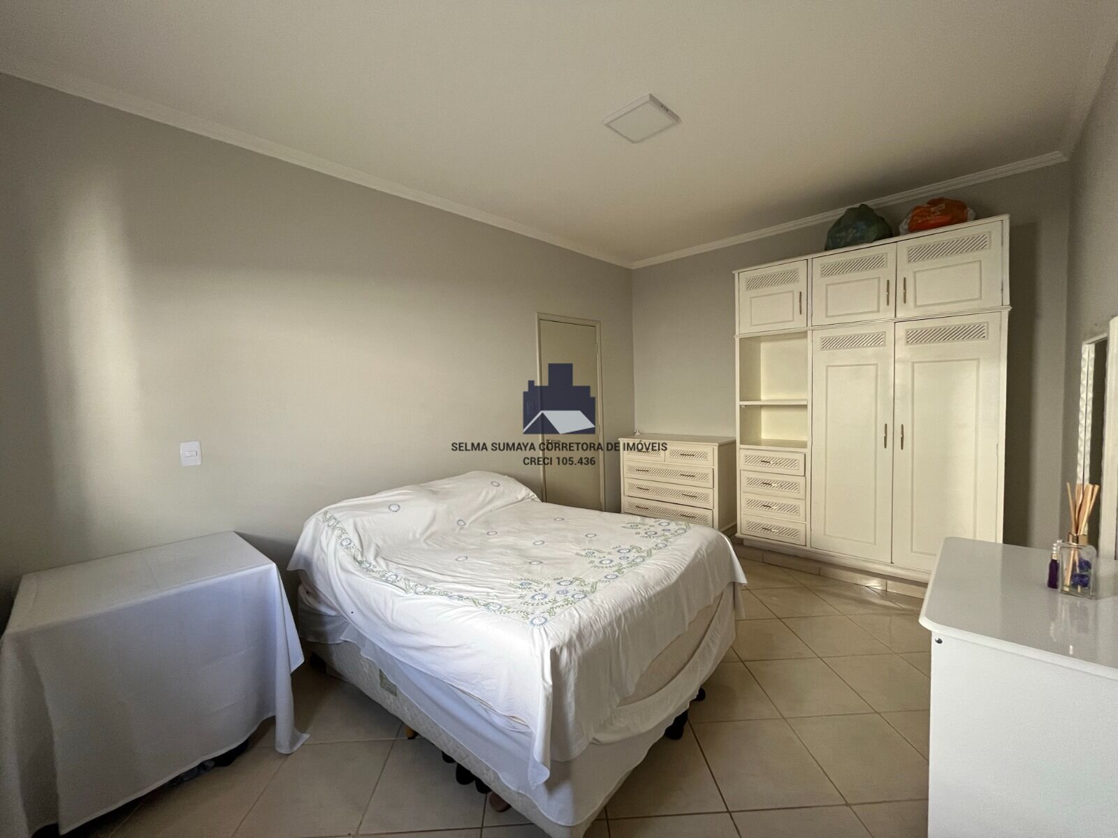 Casa com 3 quartos à venda, 236m² — foto 9 de 12