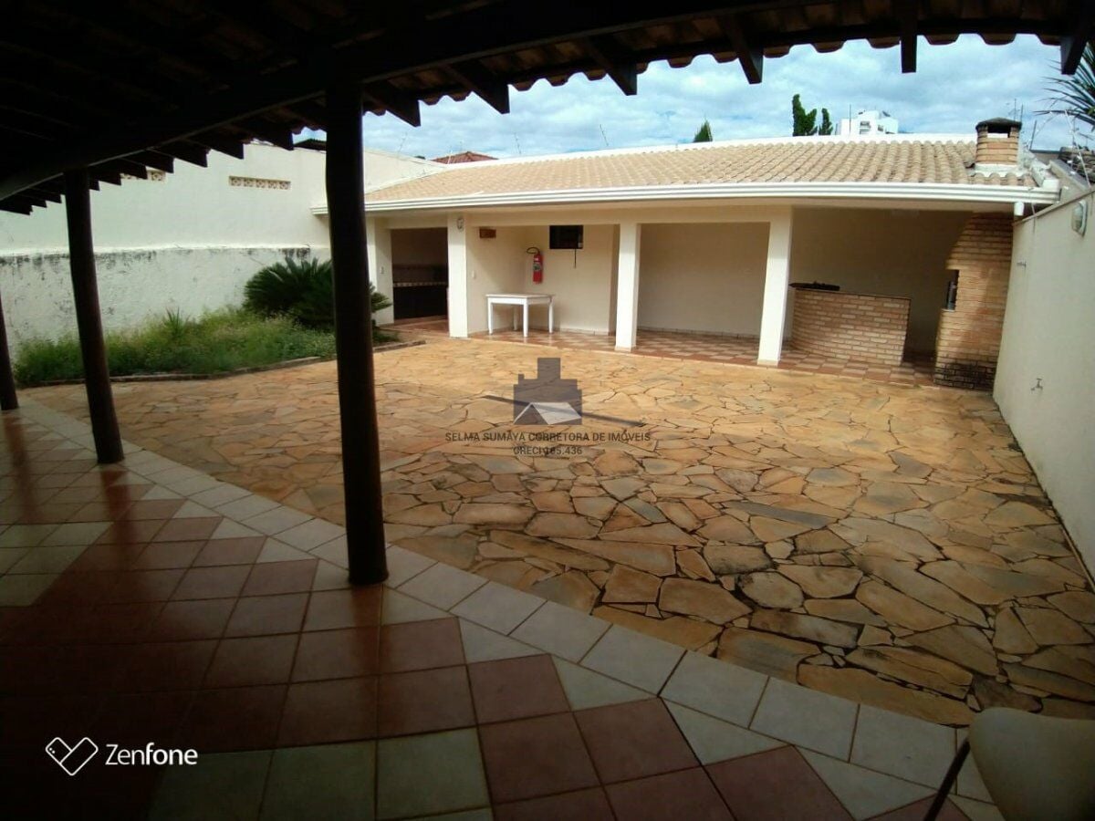 Casa com 3 quartos à venda, 307m² — foto 26 de 29