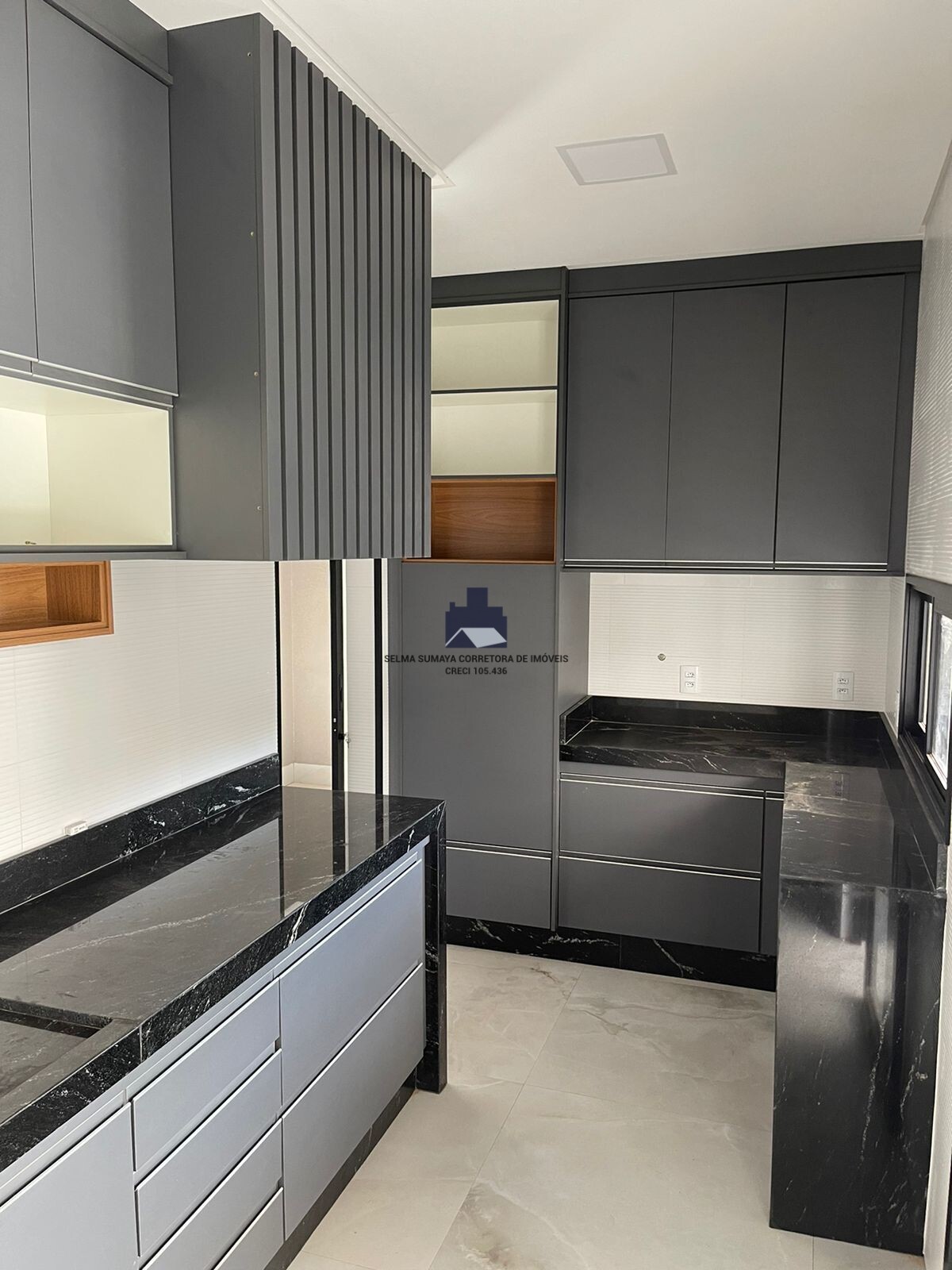 Casa de Condomínio com 3 quartos à venda, 270m² — foto 18 de 29