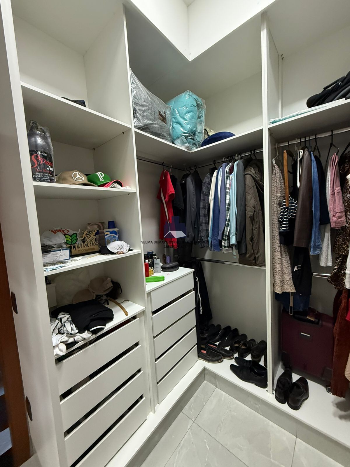 Casa de Condomínio com 3 quartos à venda, 216m² — foto 11 de 27