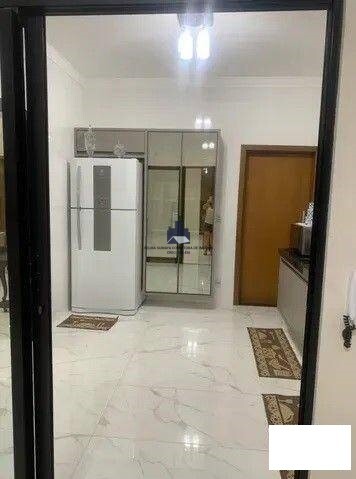 Casa com 3 quartos à venda, 225m² — foto 10 de 16