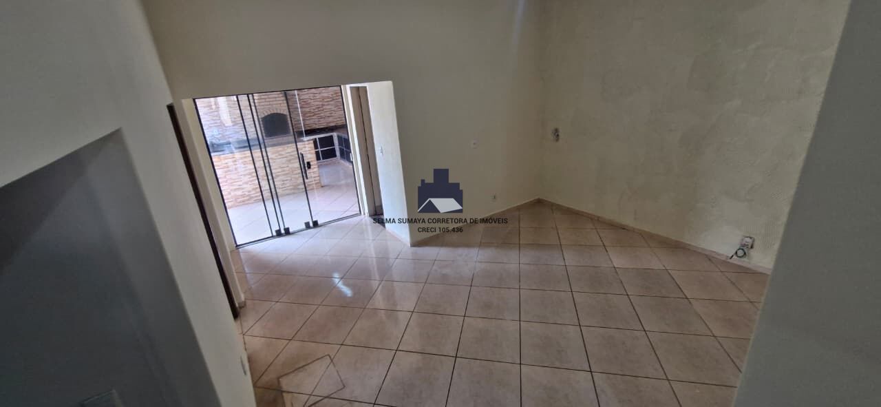 Casa com 3 quartos à venda, 180m² — foto 4 de 10