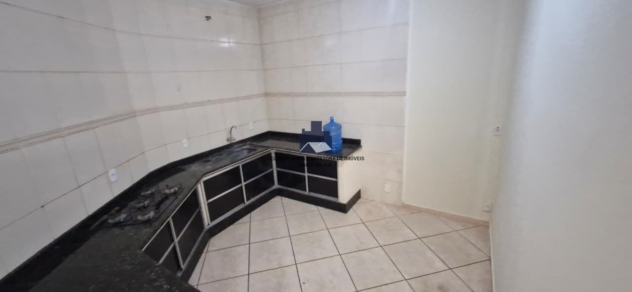 Casa com 3 quartos à venda, 180m² — foto 6 de 10