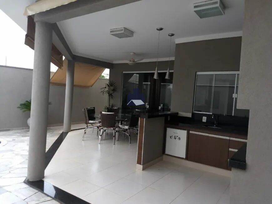 Casa de Condomínio com 3 quartos à venda, 250m² — foto 8 de 14