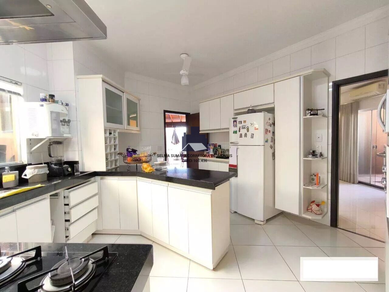 Casa de Condomínio com 3 quartos à venda, 220m² — foto 16 de 28